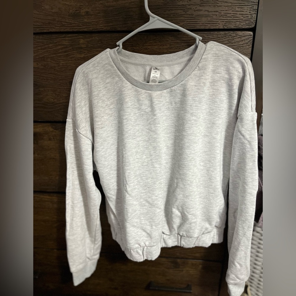 Light grey cropped crew neck size M